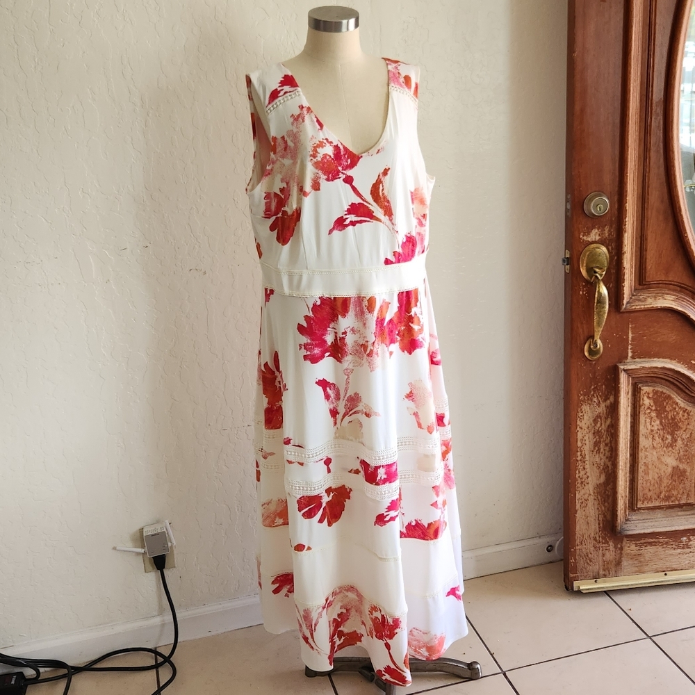 Taylor 2x Sleeveless Maxi Dress- off-white & red pattern.